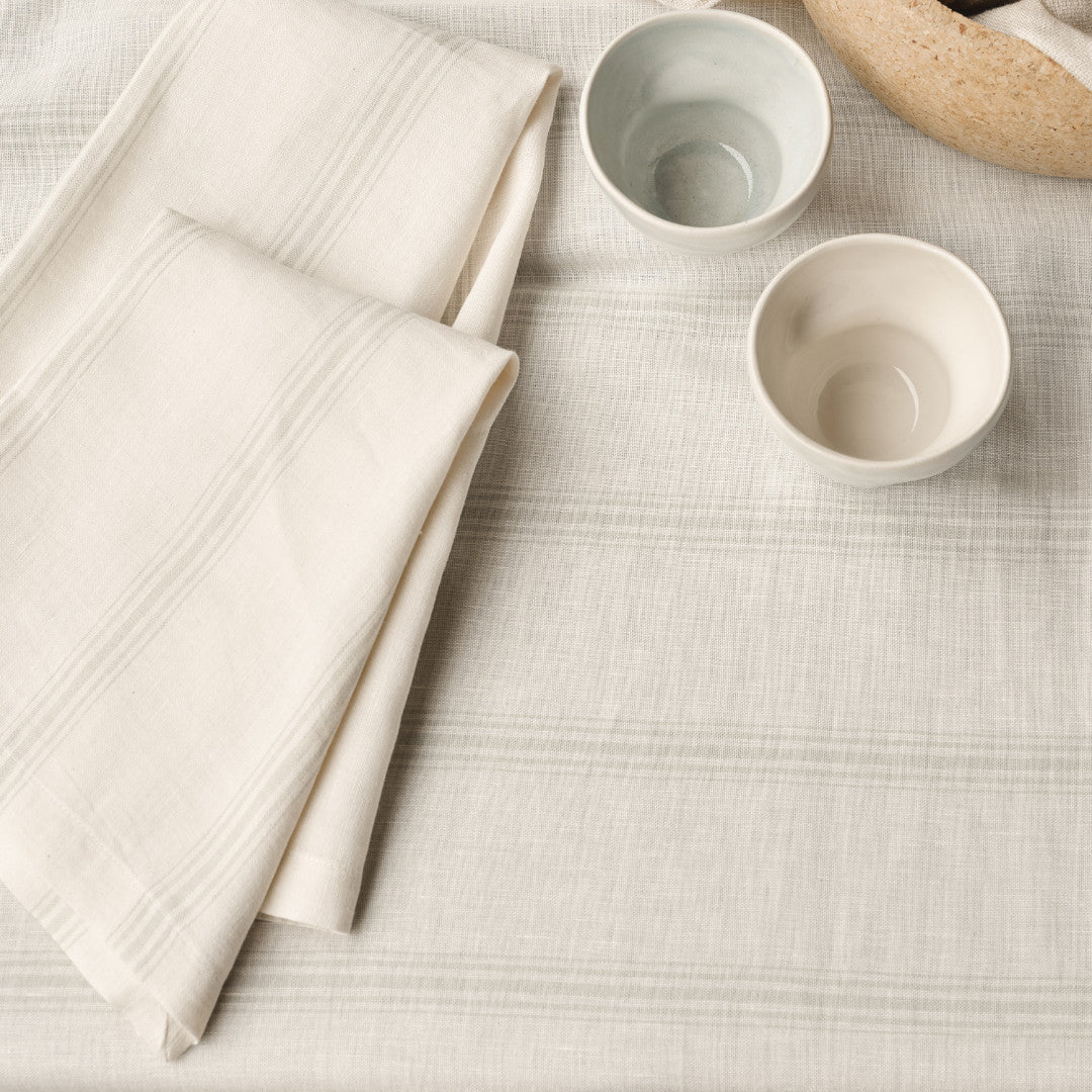 Compliments Brise Sand – Let hørdug med fine striber 200 x 200 cm