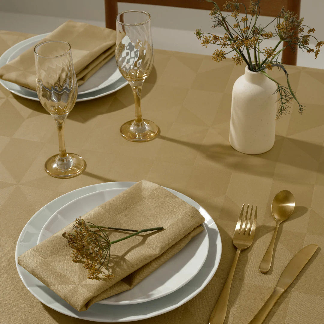 Compliments Wind Brass – Damaskdug med geometrisk mønster 150 x 300 cm, nærbillede 1