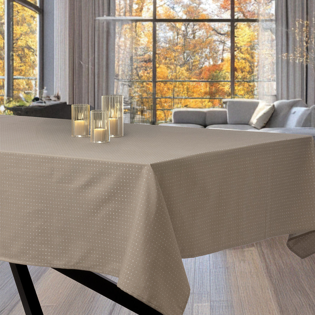 Dotea Beige – Damaskdug med diskret prikmønster 160 x 420 cm