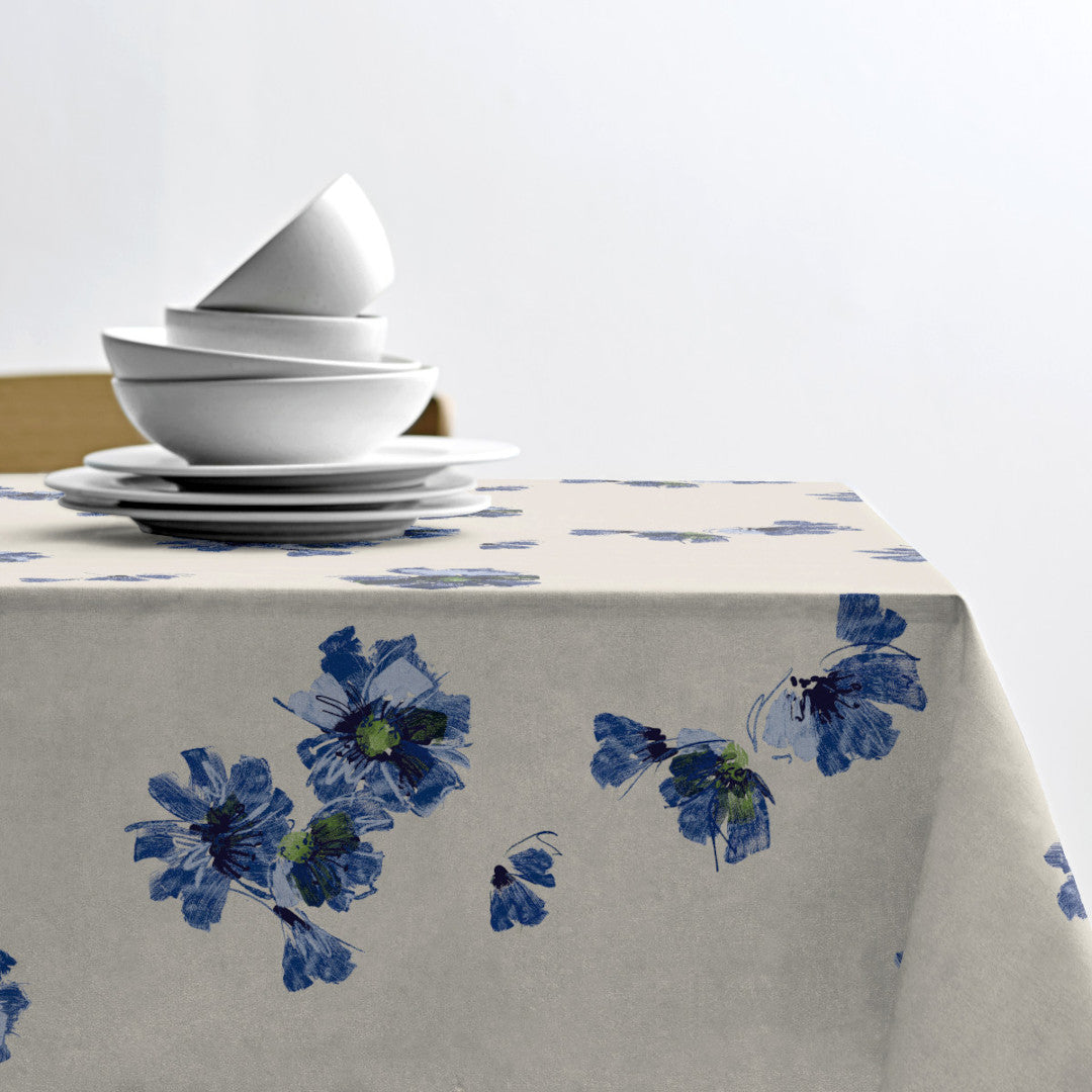 Flora Blue – Södahl tekstilvoksdug med skridsikker bagside