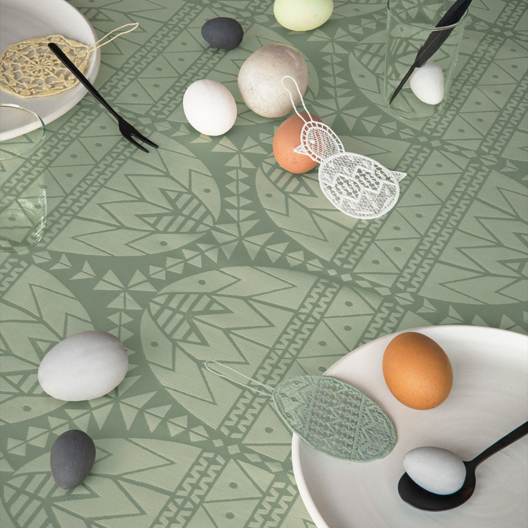 Juna Easter Lys Grøn Damaskdug – Elegant påskedug 150 x 270 cm, nærbillede