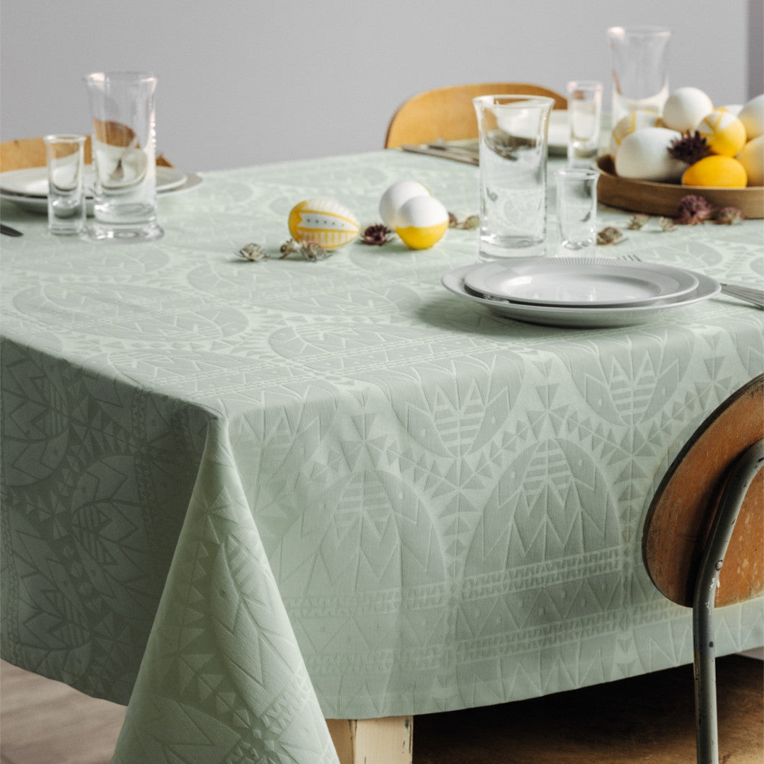 Juna Easter Lys Grøn Damaskdug – Elegant påskedug 150 x 270 cm