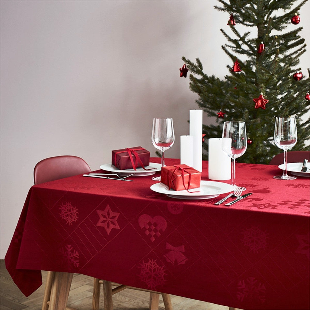 Juna Natale Rød Damaskdug – Elegant juledug 150 x 270 cm