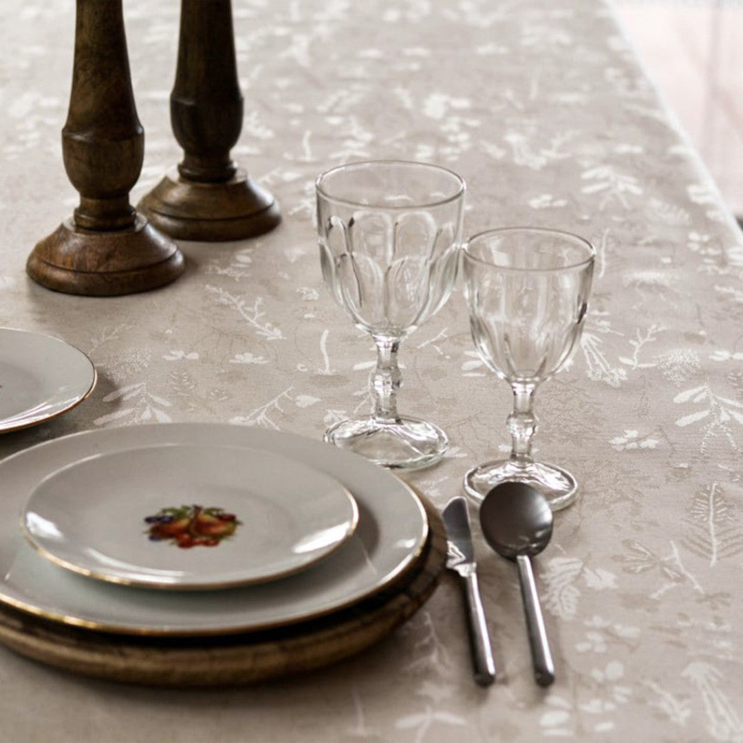 Lorrain Lino Beige – Jacquardvævet tekstilvoksdug – 160 cm bred