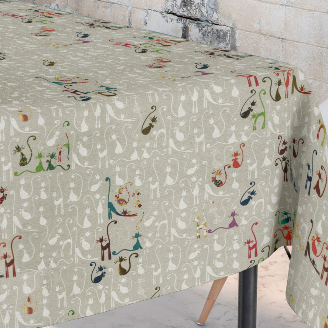 Mucha Playful Cats – Tekstilvoksdug med farverige katte