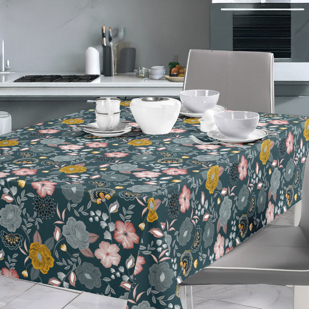 Nordfavn Chouchou Petroleum – Voksdug med dekorativt blomsterprint