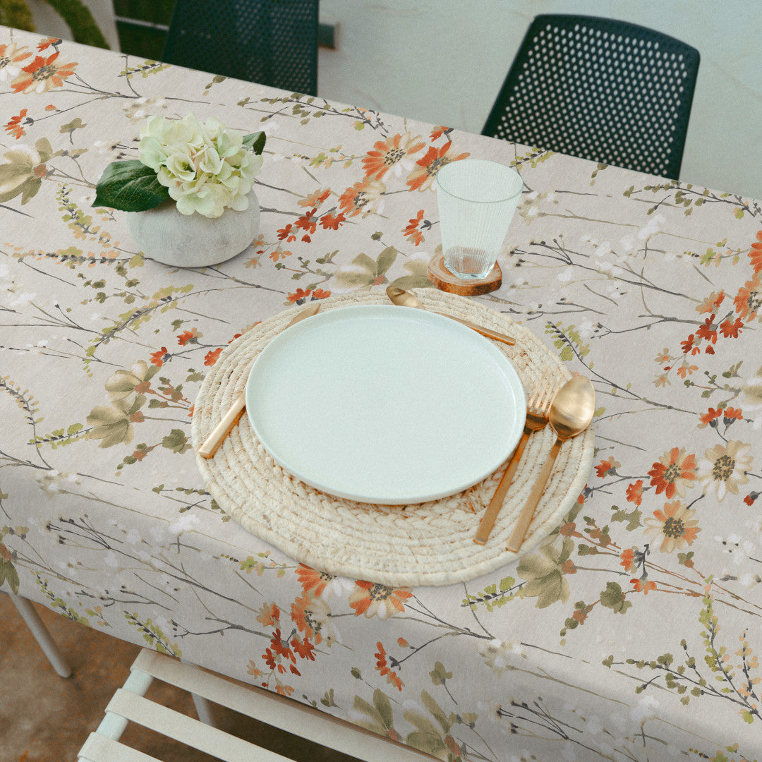 Nordfavn Cristel Meadow – Tekstilvoksdug med florlette blomster i varme nuancer