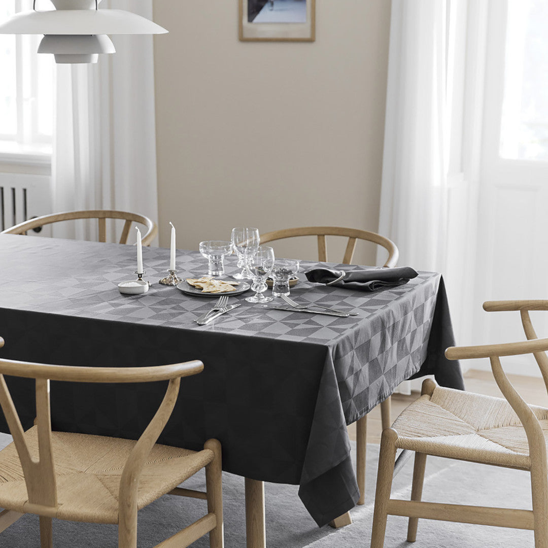 Wind Grå fra Compliments – Elegant damaskdug 140 x 320 cm
