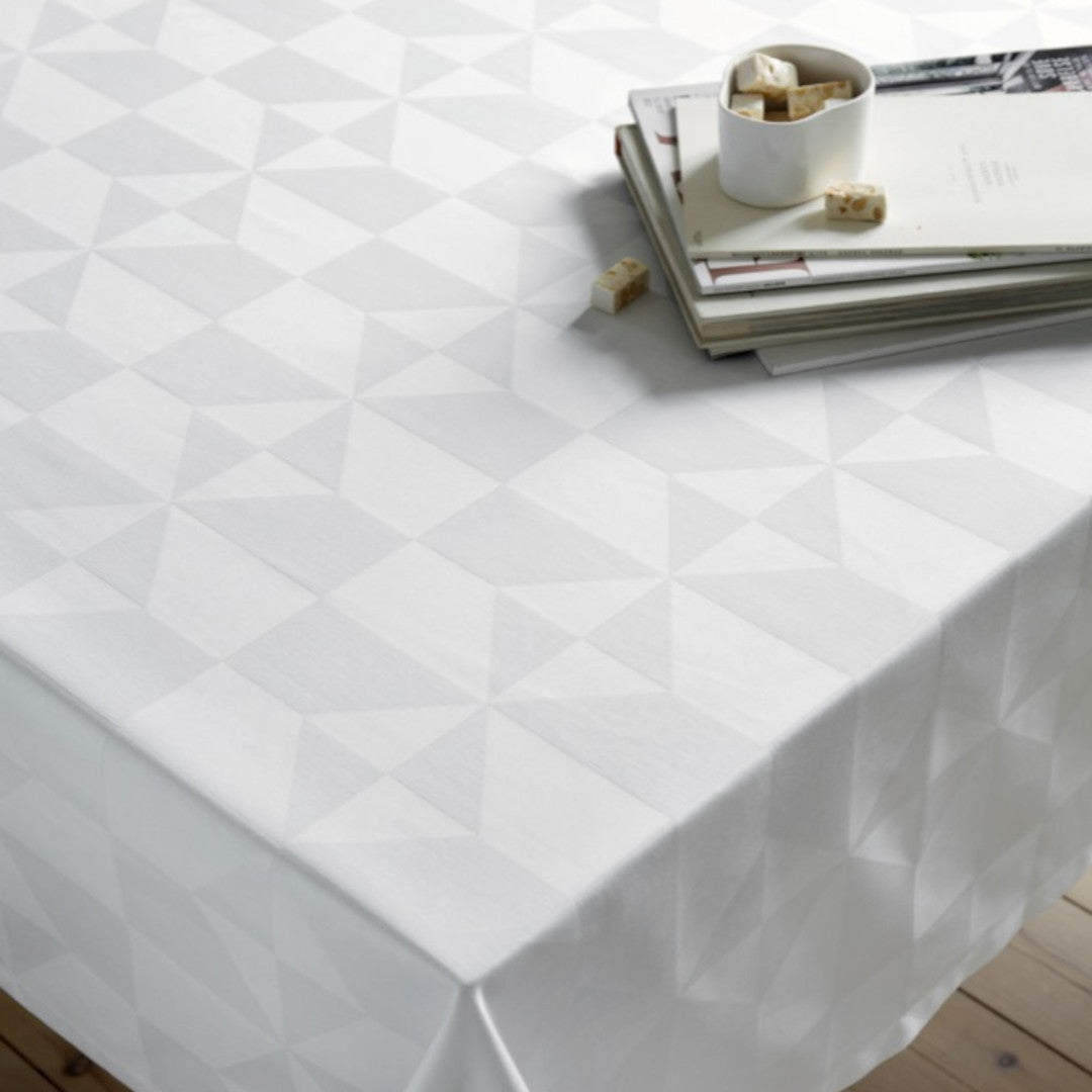 Wind Hvid fra Compliments – Elegant damaskdug 140 x 220 cm