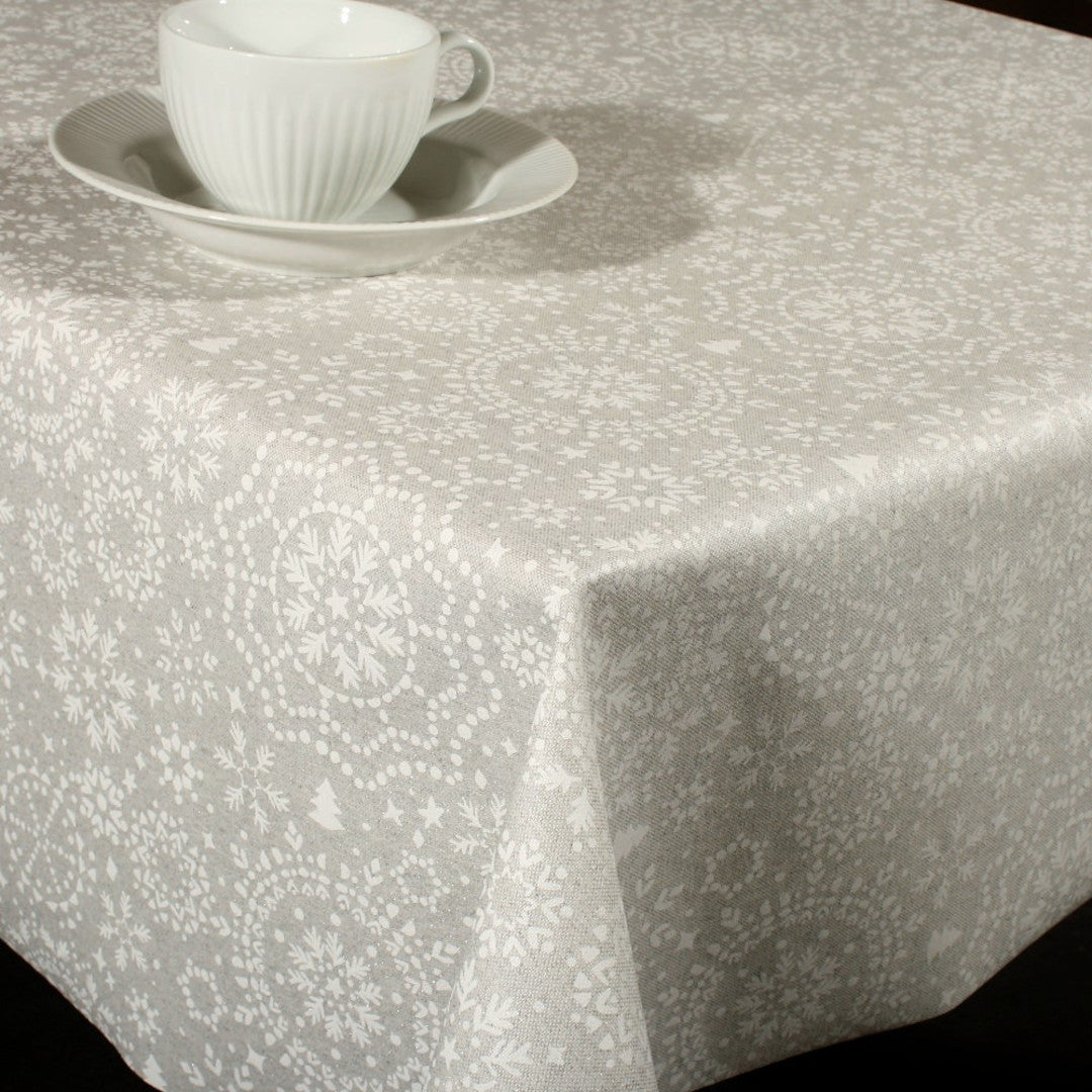 Bredle Frost Grey – Tekstilvoksdug med vintermønster og lurex – 150 cm bred