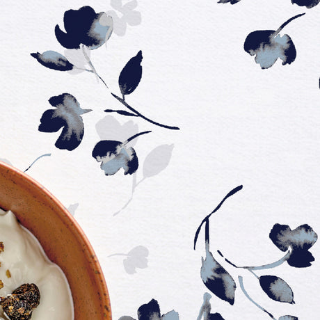 Cherry Blossom Grey – Södahl tekstilvoksdug med skridsikker bagside, nærbille