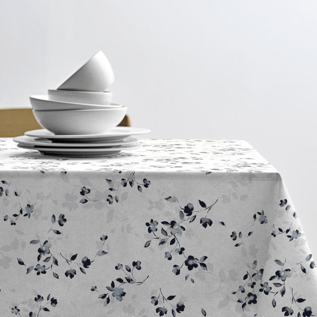 Cherry Blossom Grey – Södahl tekstilvoksdug med skridsikker bagside