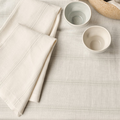 Compliments Brise Sand – Let hørdug med fine striber 200 x 200 cm