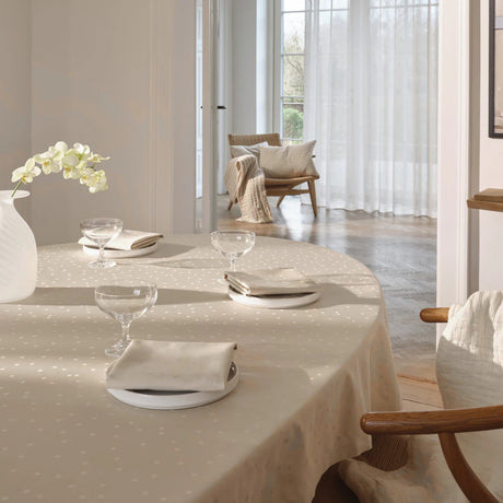 Compliments Confetti Moon – Damaskdug med prikmønster 150 x 250 cm, miljø