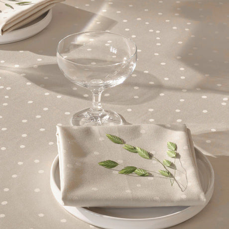 Compliments Confetti Moon – Damaskdug med prikmønster 150 x 300 cm, nærbillede