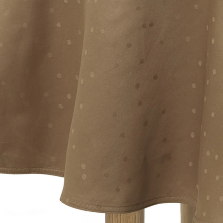 Compliments Confetti Walnut – Rund damaskdug med prikmønster Ø200 cm, nærbillede