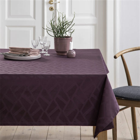 Compliments Ice Lilla – Damaskdug med grafisk mønster 160 x 320 cm