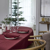 Compliments Tile Wine Red – Damaskdug med klassisk bort 150 x 350 cm