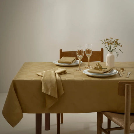 Compliments Wind Brass – Damaskdug med geometrisk mønster 150 x 250 cm, miljø