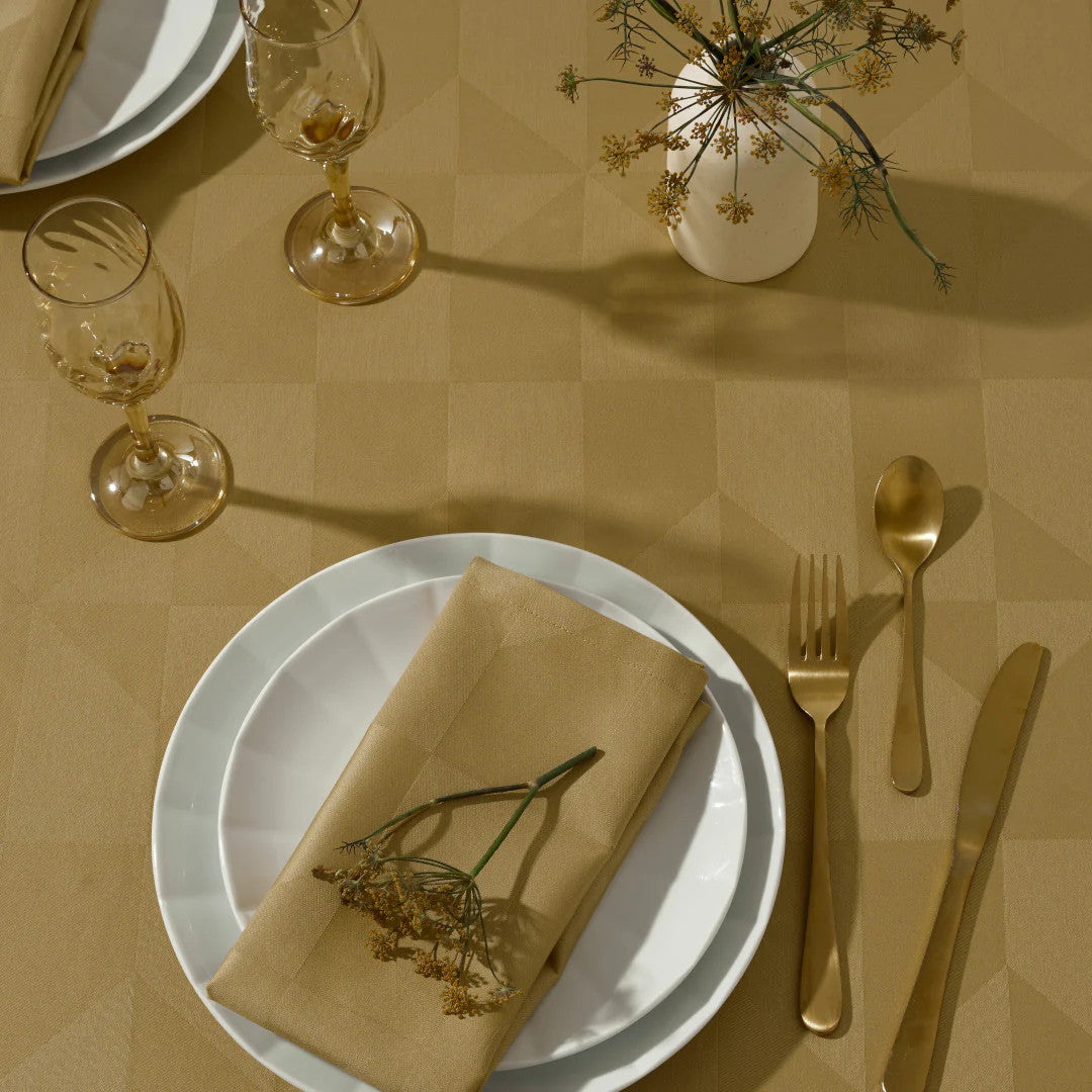 Compliments Wind Brass – Damaskdug med geometrisk mønster 150 x 250 cm, nærbillede