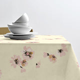 Flora Yellow – Södahl tekstilvoksdug med skridsikker bagside