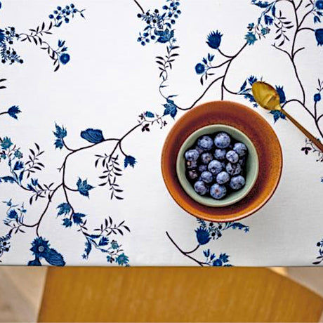 Grace Navy Blue – Södahl tekstilvoksdug med skridsikker bagside