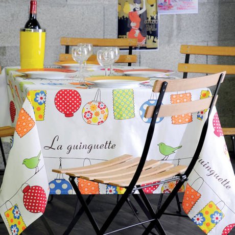 Guinguette Party Lights – Tekstilvoksdug med festlige motiver – 155 cm bred