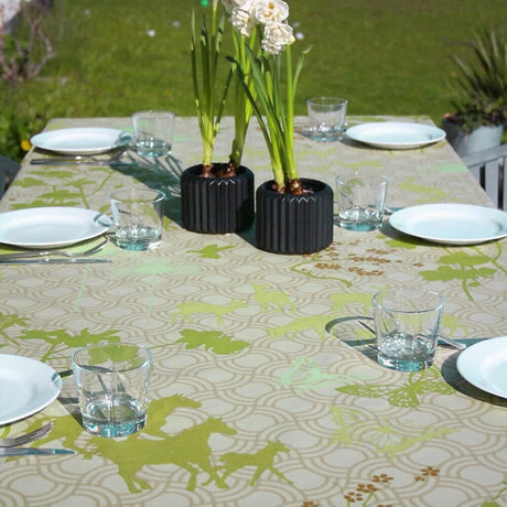 Happy Horses Grøn – Susanne Schjerning tekstilvoksdug med skridsikker bagside