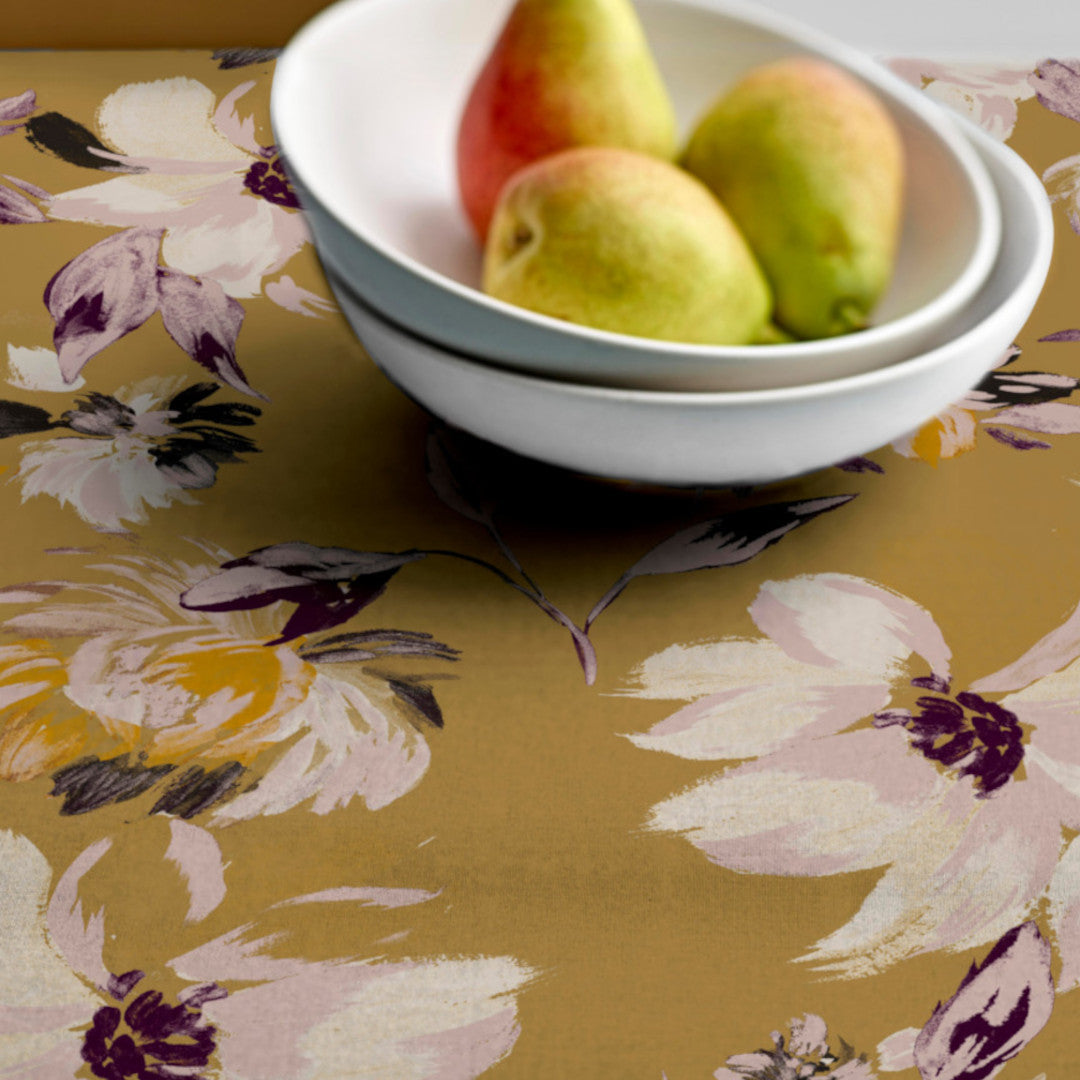 History Bloom Gold – Södahl tekstilvoksdug med skridsikker bagside, nærbillede