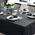 Ice Grå/Antracit fra Compliments – Elegant damaskdug 140 x 320 cm