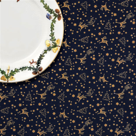 Jingle Night Blue – Jule-tekstilvoksdug med kane og rensdyr – 150 cm bred