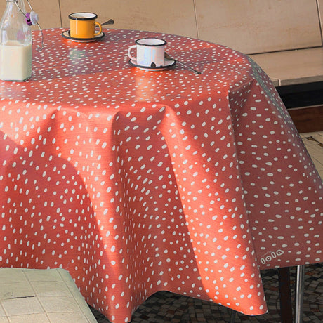 Lola Spot On Punch – Rød voksdug med hvide prikker, rund