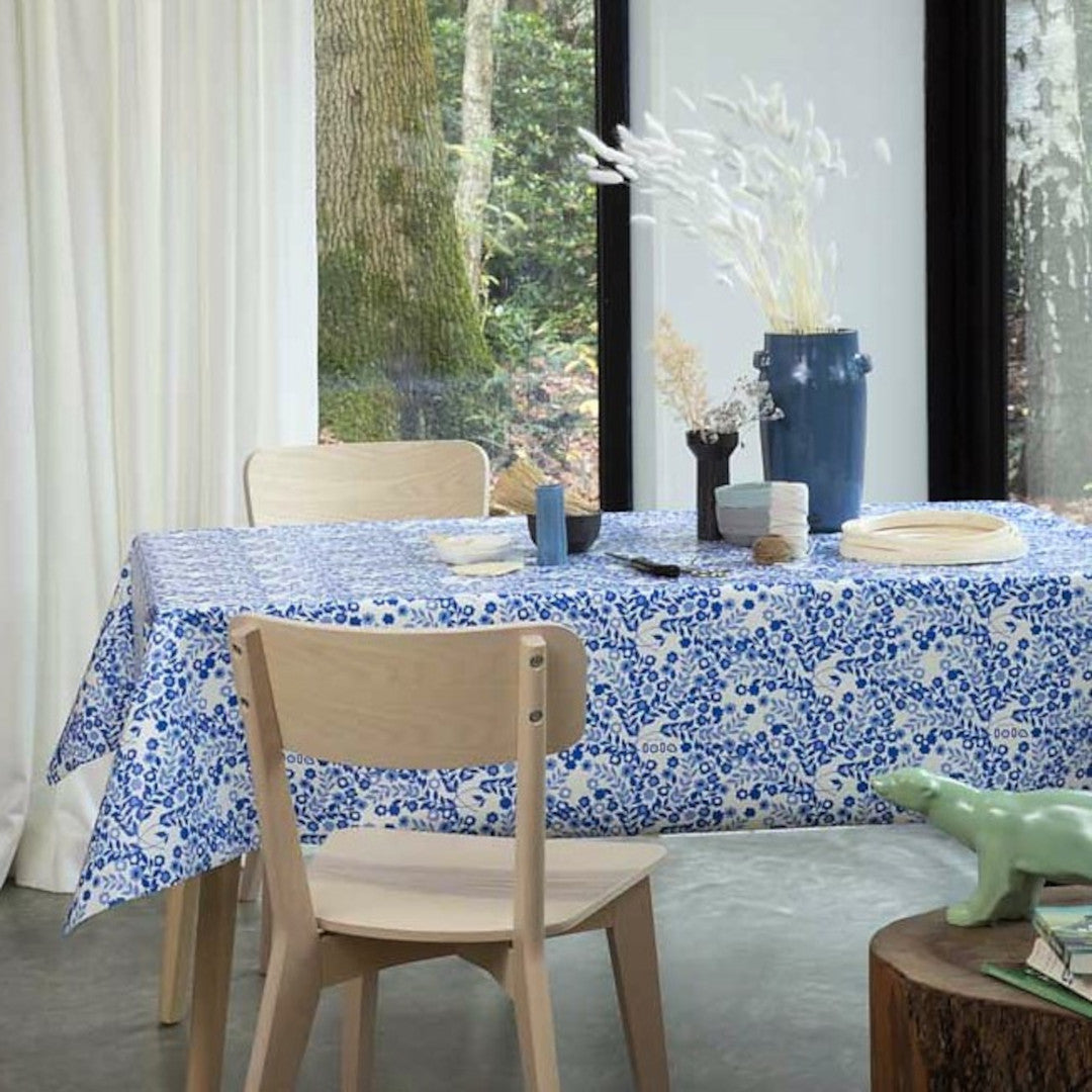 Lola voksdug – Wallflower Heavenly Blue med fine blå ranker