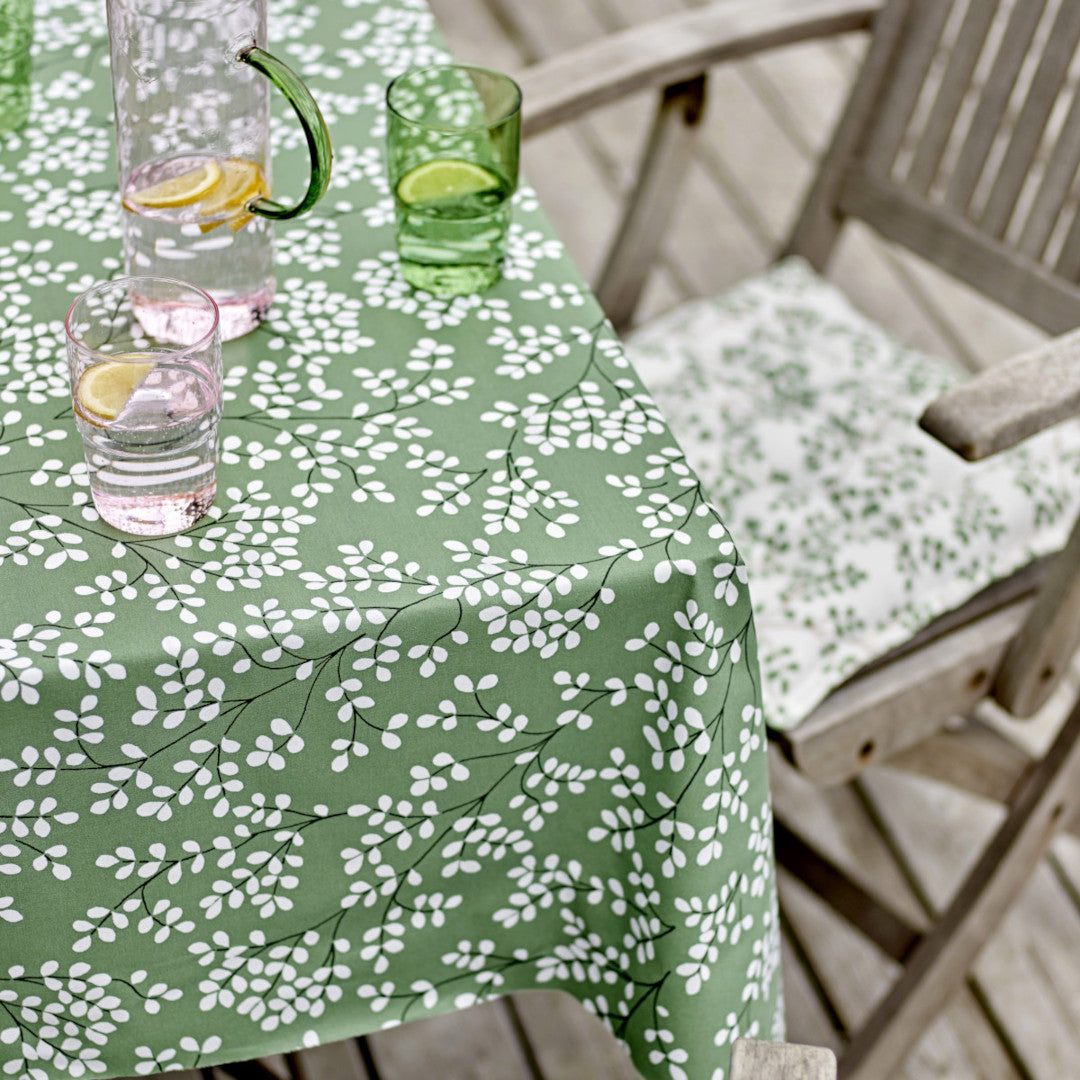 Mimosa Hedge Green – Södahl tekstilvoksdug med skridsikker bagside, hjørne