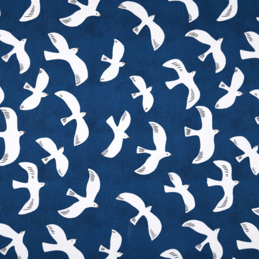 Mouette Blue Sky – Tekstilvoksdug med måger – 155 cm bred