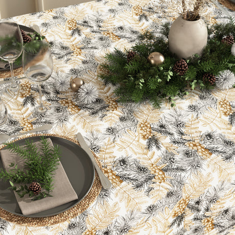 Nordfavn Aurelia – Juletekstilvoksdug med gran og gyldne accenter