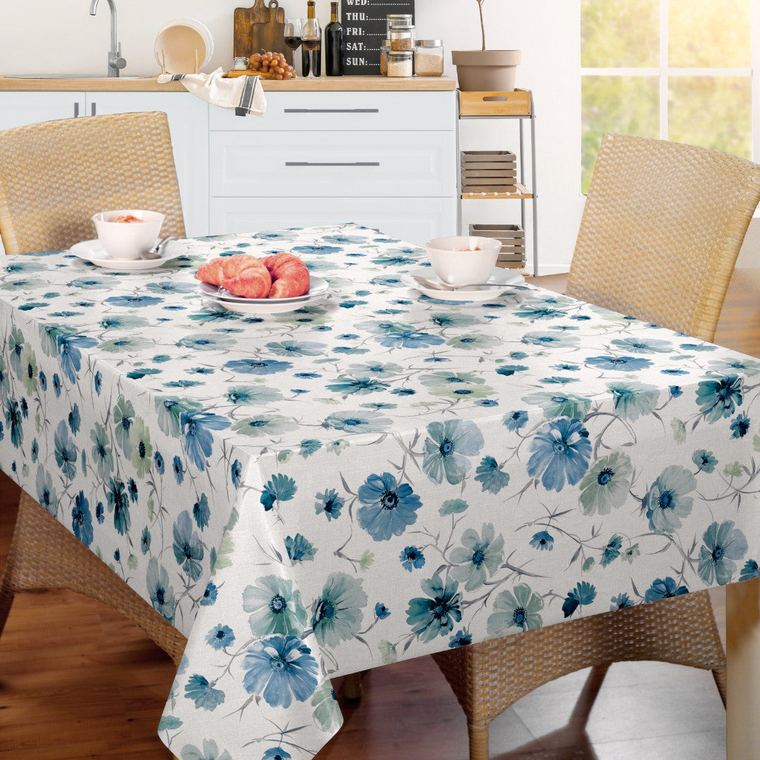 Nordfavn Gerbera Blå – Voksdug med let blomsterprint i blå toner