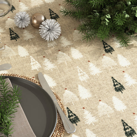 Nordfavn Pau Natur – Juletekstilvoksdug i hørfarve med grafiske grantræer,