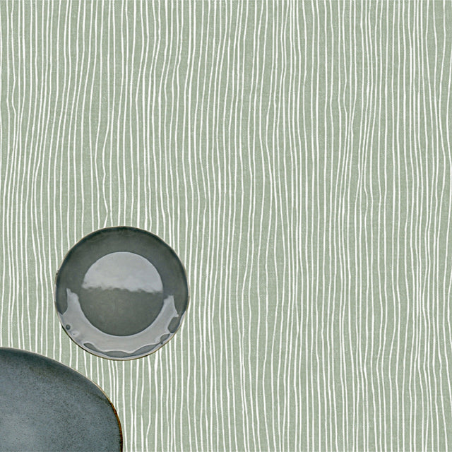 Nordfavn Strange Ways Sage – Stribet voksdug i støvet grøn med hørlook