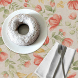 Roselia Bloom – Tekstilvoksdug i hørlook med bløde blomster