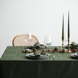 Södahl Star Damask – Grafisk stjernemønster i Forest Green 140 x 320 cm, miljø