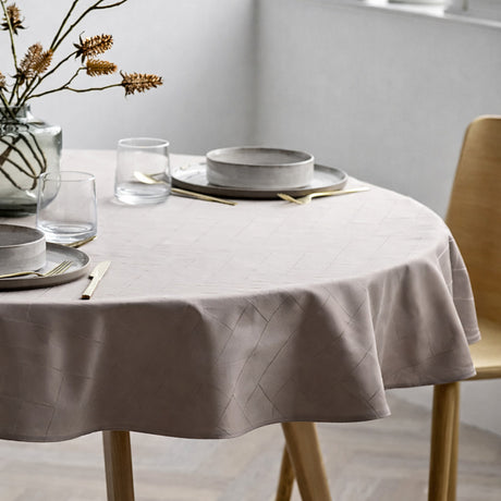 Södahl Tiles Rund Damaskdug i taupe – Ø180 cm