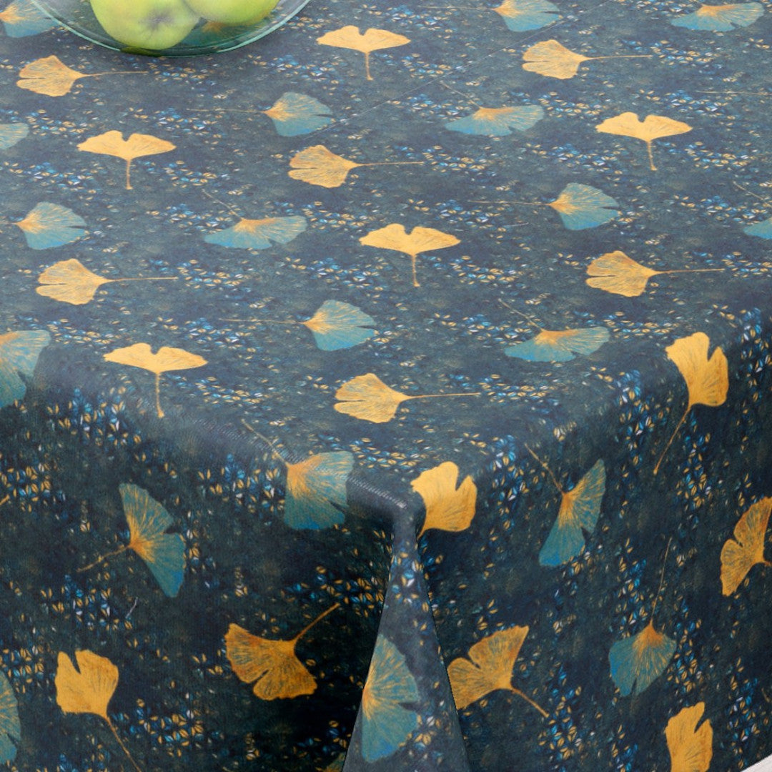 Shandong Ginkgo Petrol – Tekstilvoksdug med blade – 155 cm bred, hjørne