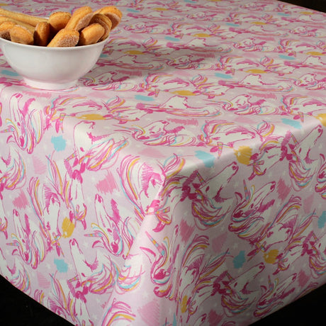 Unicorn Dream Pink – Tekstilvoksdug med enhjørninger – 155 cm bred, miljø
