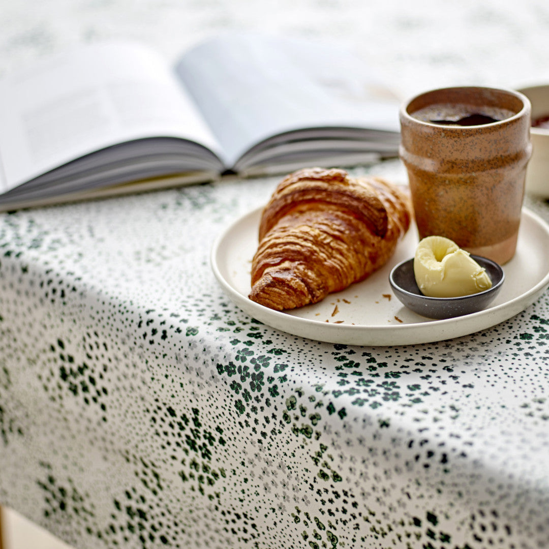 Viola Green – Södahl tekstilvoksdug med skridsikker bagside