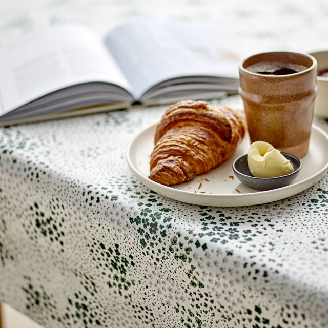 Viola Green – Södahl tekstilvoksdug med skridsikker bagside