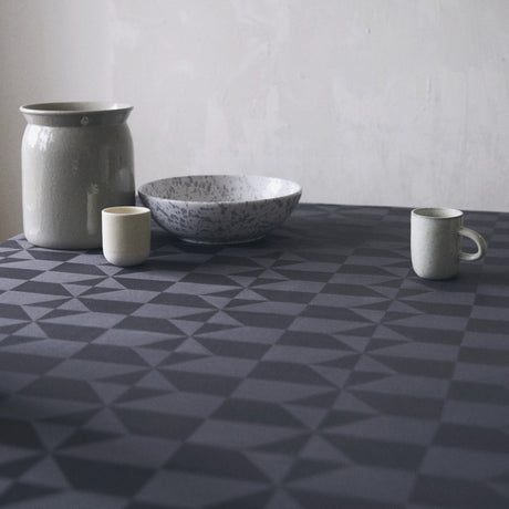 Wind Grå fra Compliments – Elegant damaskdug 140 x 320 cm, nærbillede