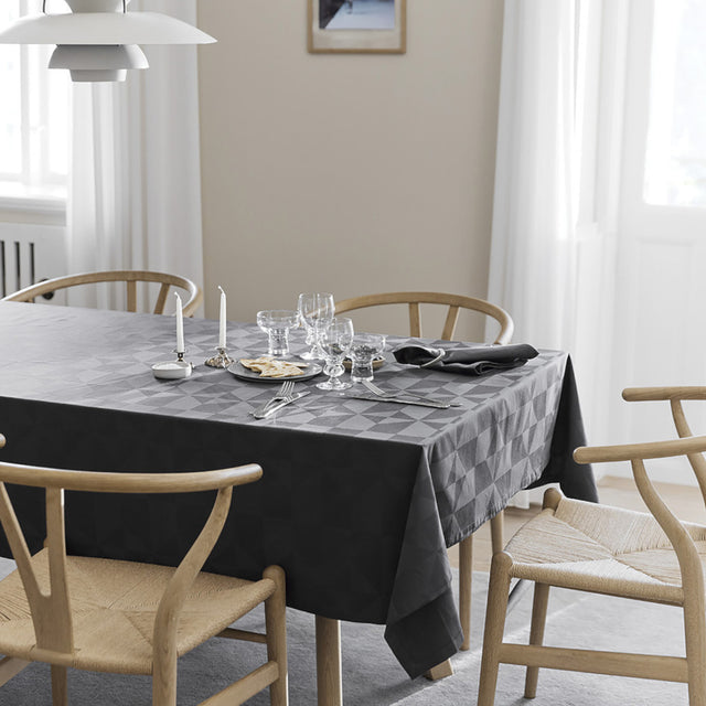 Wind Grå fra Compliments – Elegant damaskdug 160 x 370 cm