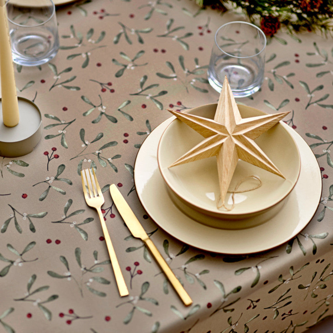 Winter Berries – Södahl tekstilvoksdug med skridsikker bagside, nærbillede